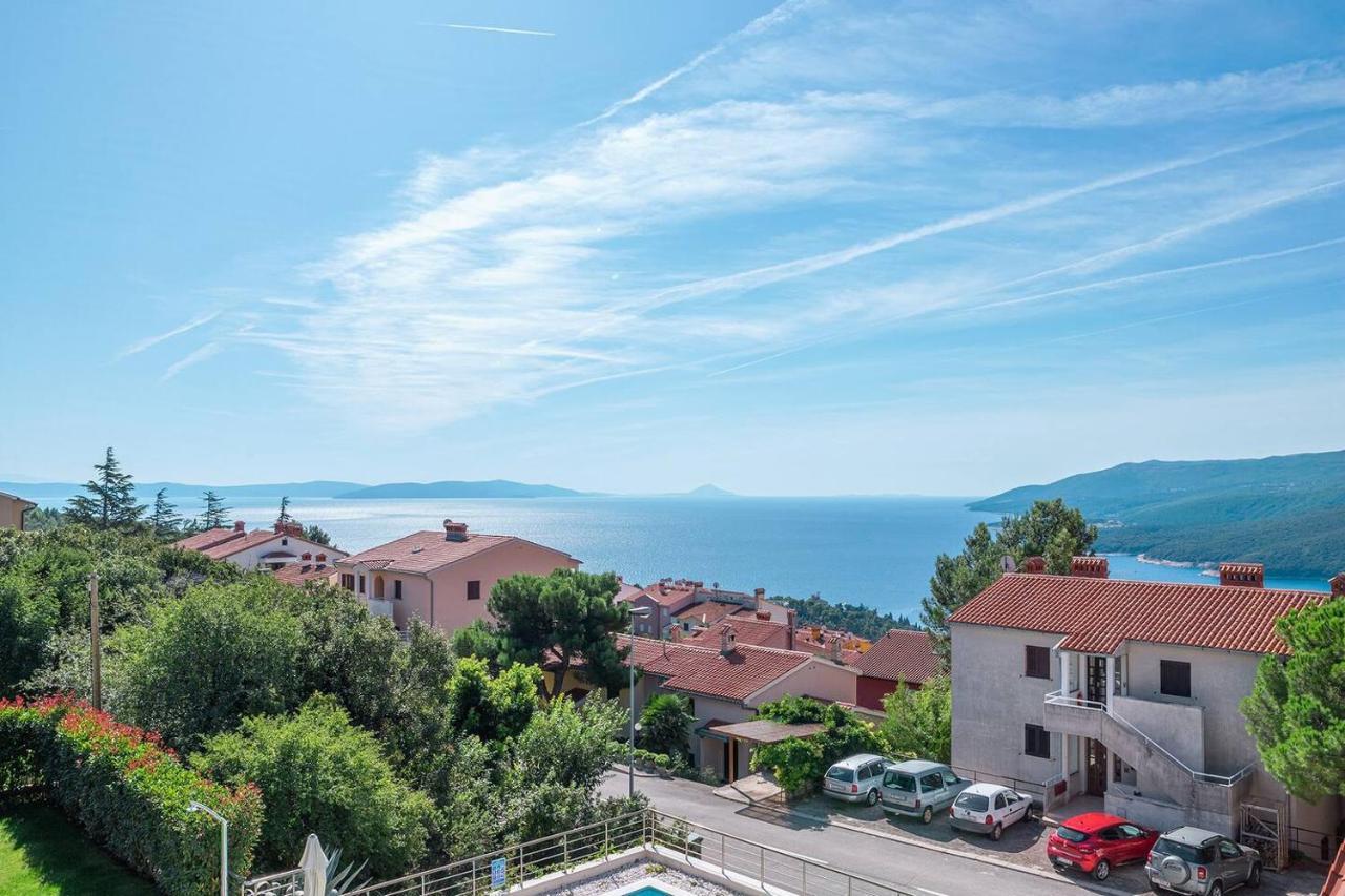 E&T Apartments With A Beautiful Pool Rabac Zewnętrze zdjęcie