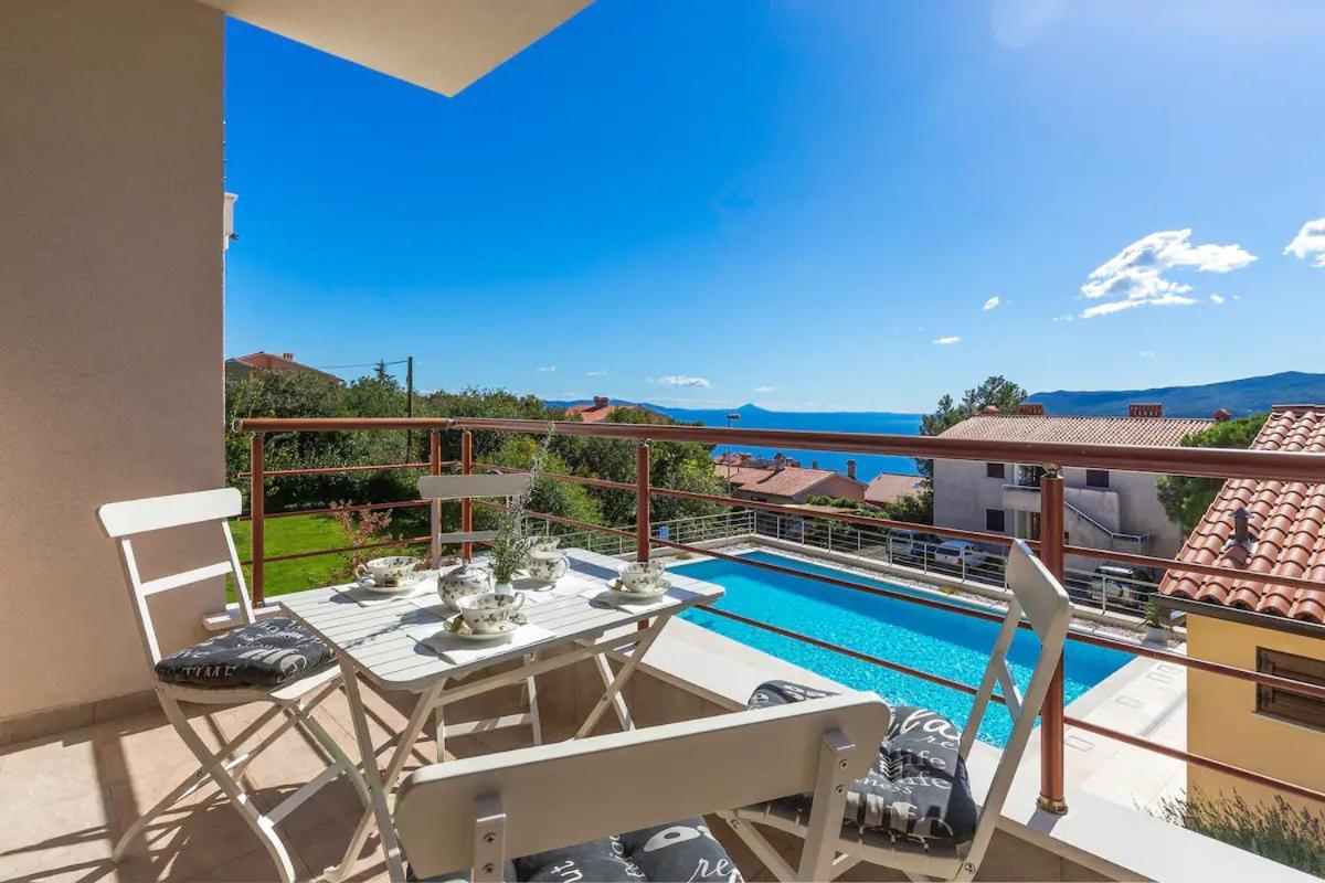 E&T Apartments With A Beautiful Pool Rabac Pokój zdjęcie