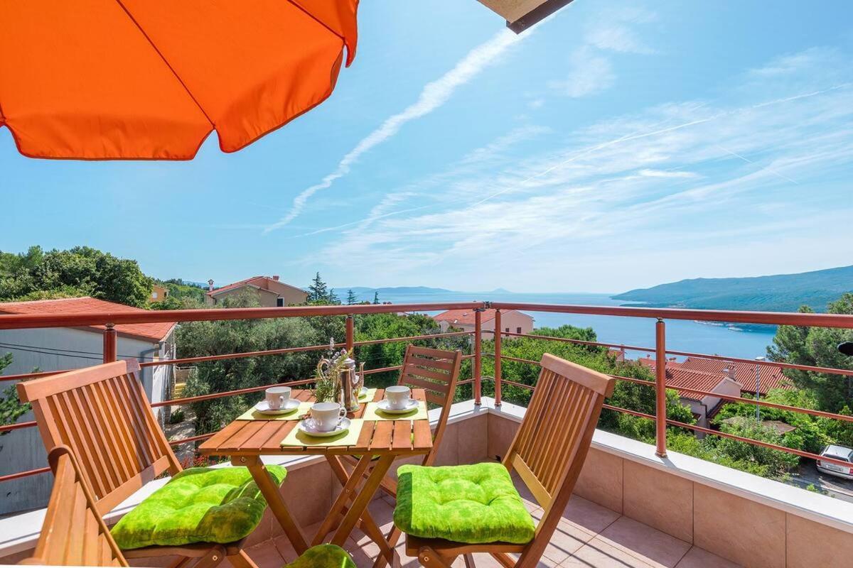 E&T Apartments With A Beautiful Pool Rabac Zewnętrze zdjęcie