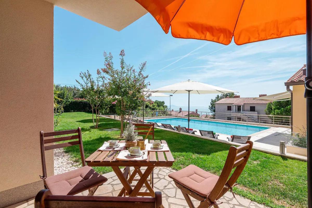E&T Apartments With A Beautiful Pool Rabac Zewnętrze zdjęcie