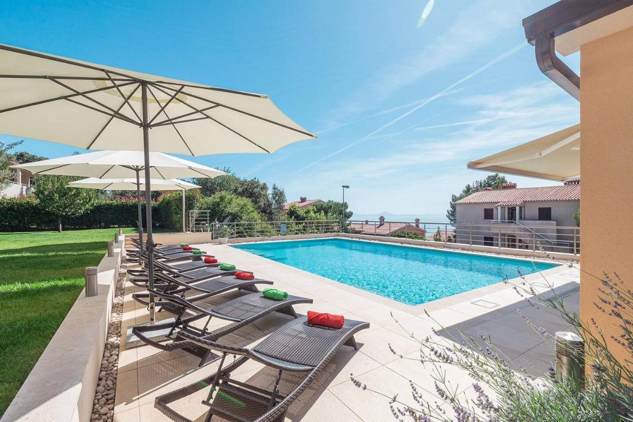 E&T Apartments With A Beautiful Pool Rabac Zewnętrze zdjęcie