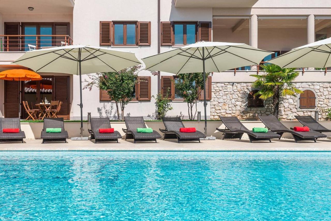 E&T Apartments With A Beautiful Pool Rabac Zewnętrze zdjęcie