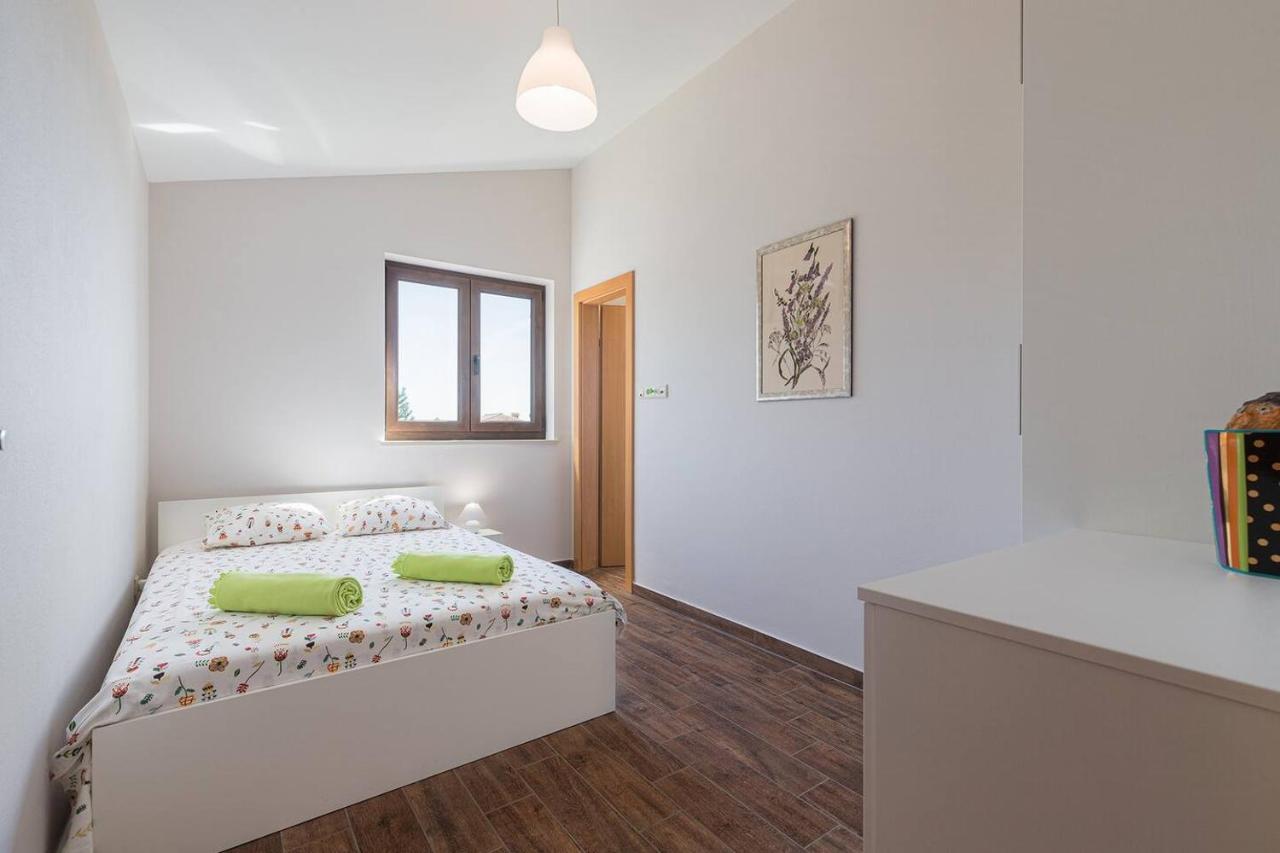 E&T Apartments With A Beautiful Pool Rabac Zewnętrze zdjęcie