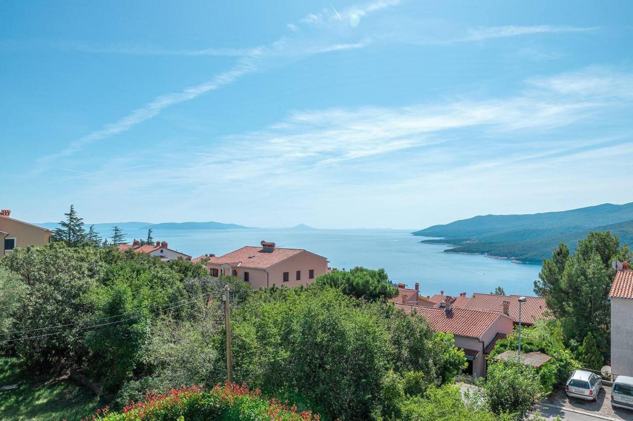 E&T Apartments With A Beautiful Pool Rabac Zewnętrze zdjęcie