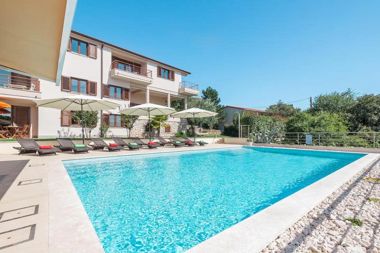 E&T Apartments With A Beautiful Pool Rabac Zewnętrze zdjęcie